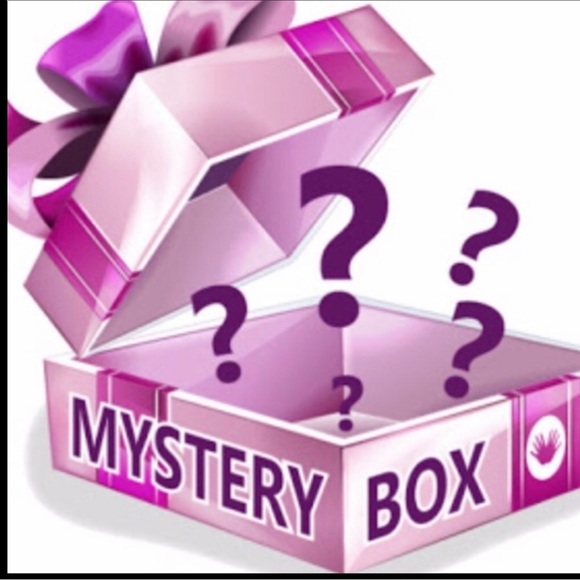 FABRIC - MYSTERY BOX of Cotton Fabrics - Picture 2 of 2